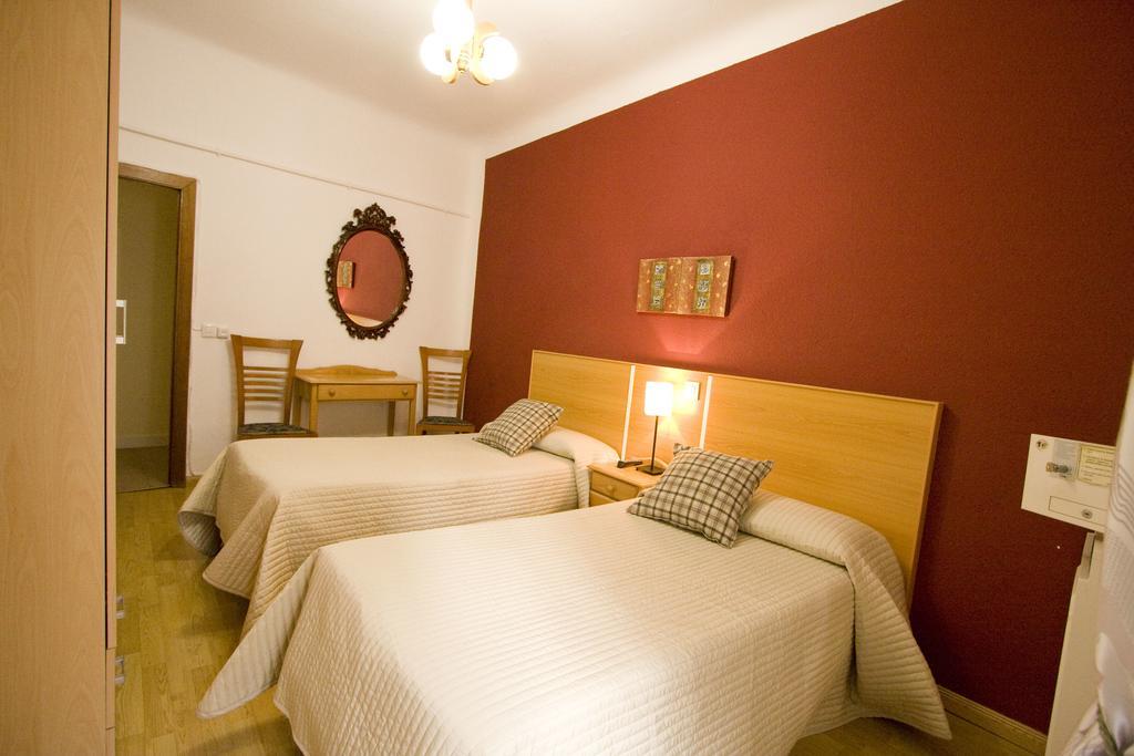 Hostal Trevinca Madrid Eksteriør billede