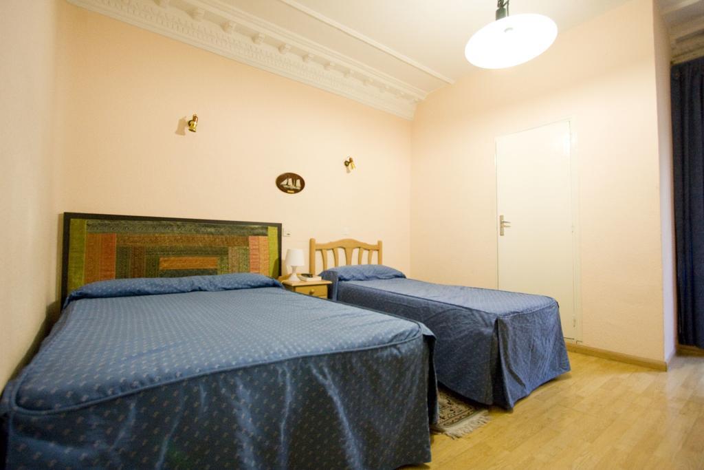 Hostal Trevinca Madrid Eksteriør billede