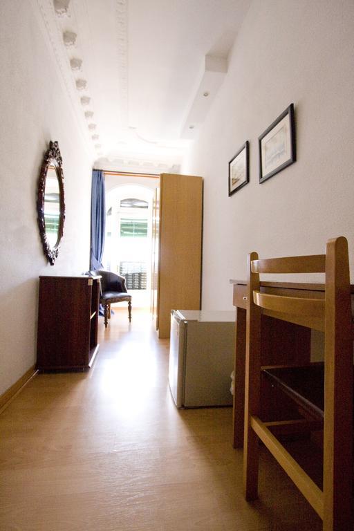 Hostal Trevinca Madrid Eksteriør billede