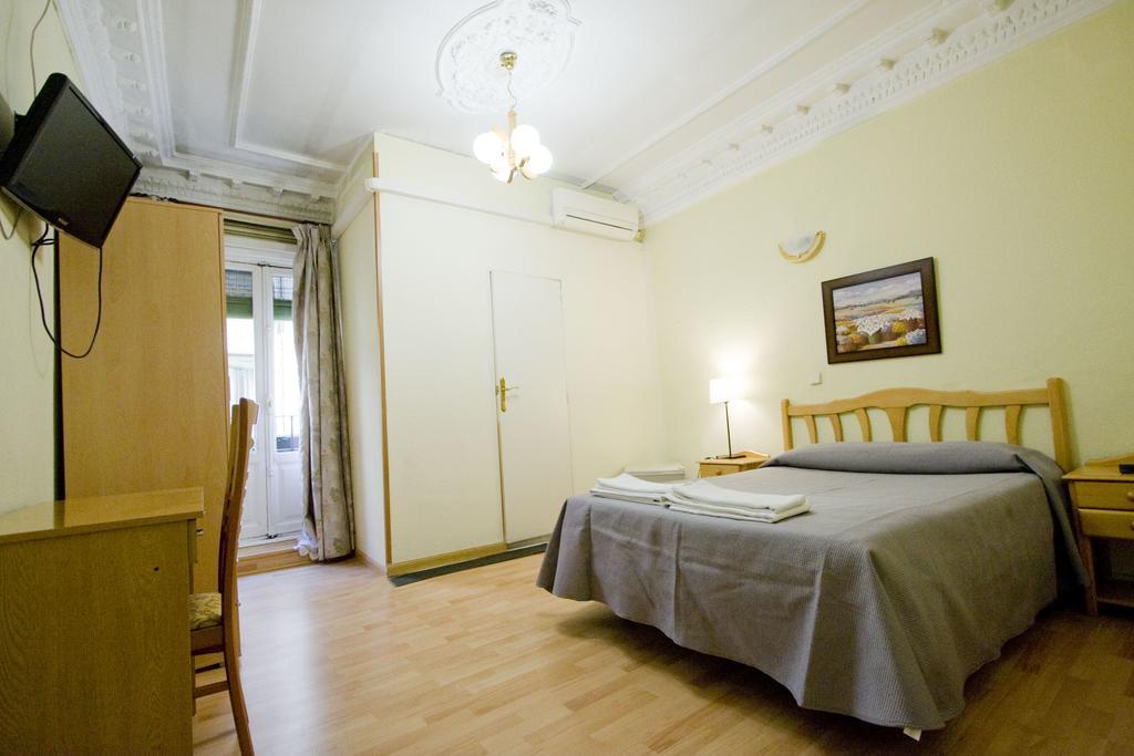 Hostal Trevinca Madrid Eksteriør billede