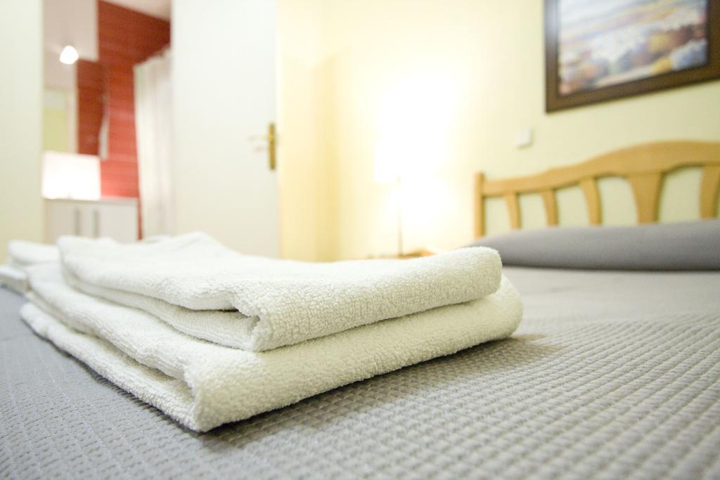 Hostal Trevinca Madrid Eksteriør billede