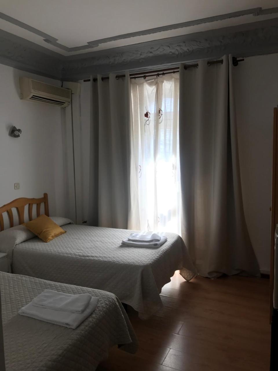 Hostal Trevinca Madrid Eksteriør billede