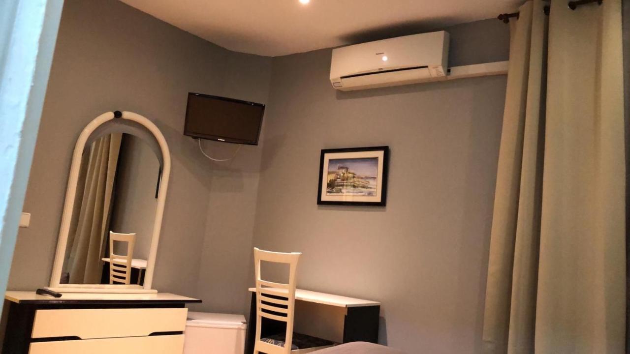 Hostal Trevinca Madrid Eksteriør billede
