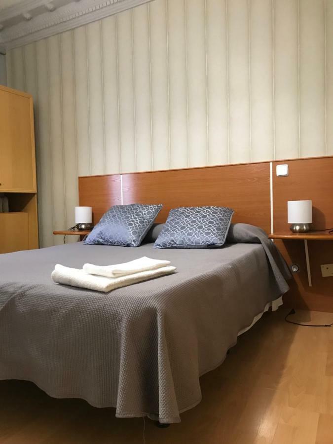 Hostal Trevinca Madrid Eksteriør billede