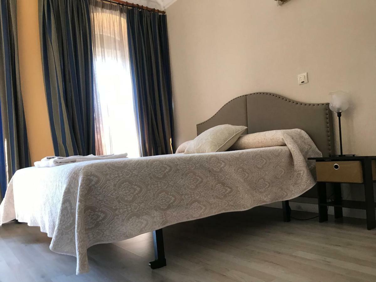 Hostal Trevinca Madrid Eksteriør billede